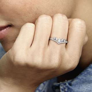 Prsten Wishbone sa svetlucavim kruškicama i markizom 