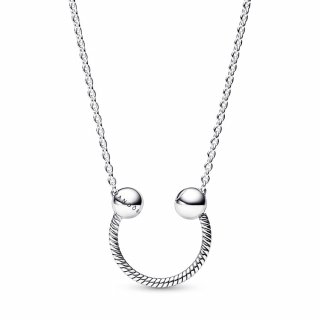 Ogrlica od čistog srebra sa teksturom „zmijskog“ lanca  i priveskom u obliku potkovice 