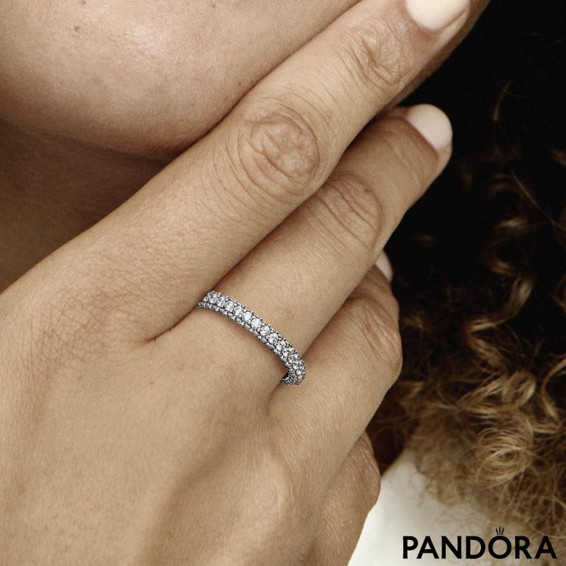 Prsten Pandora Timeless sa jednim pavé redom 