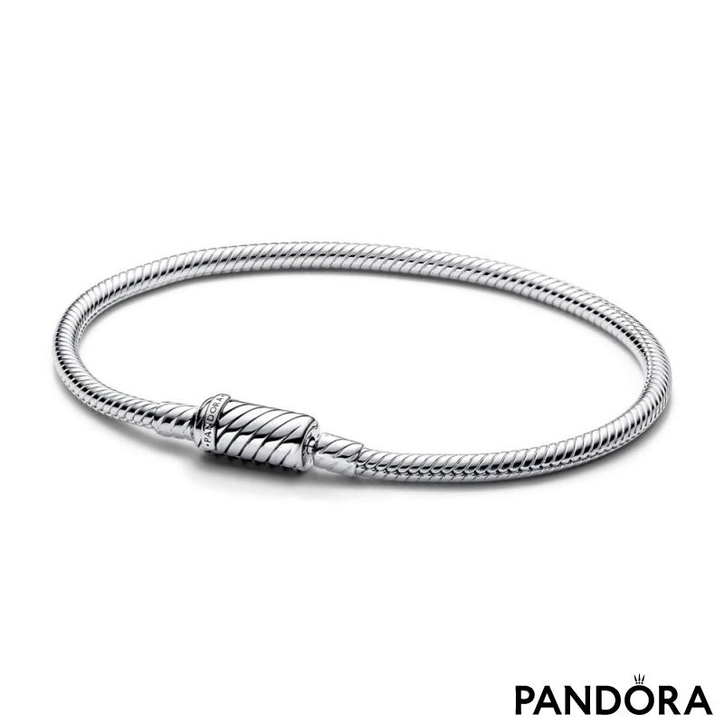 Pandora Moments klizeća narukvica od lanca sa  zmijskom teksturom  i  magnetnom kopčom 