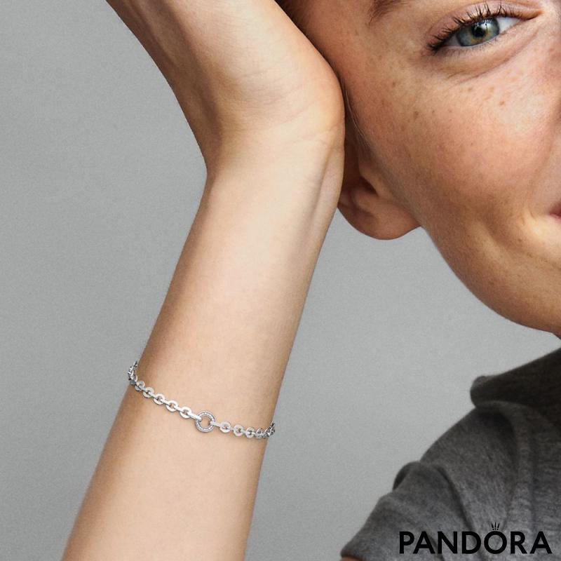 Narukvica Pandora logo od čistog srebra sa prozirnim kockastim cirkonima 