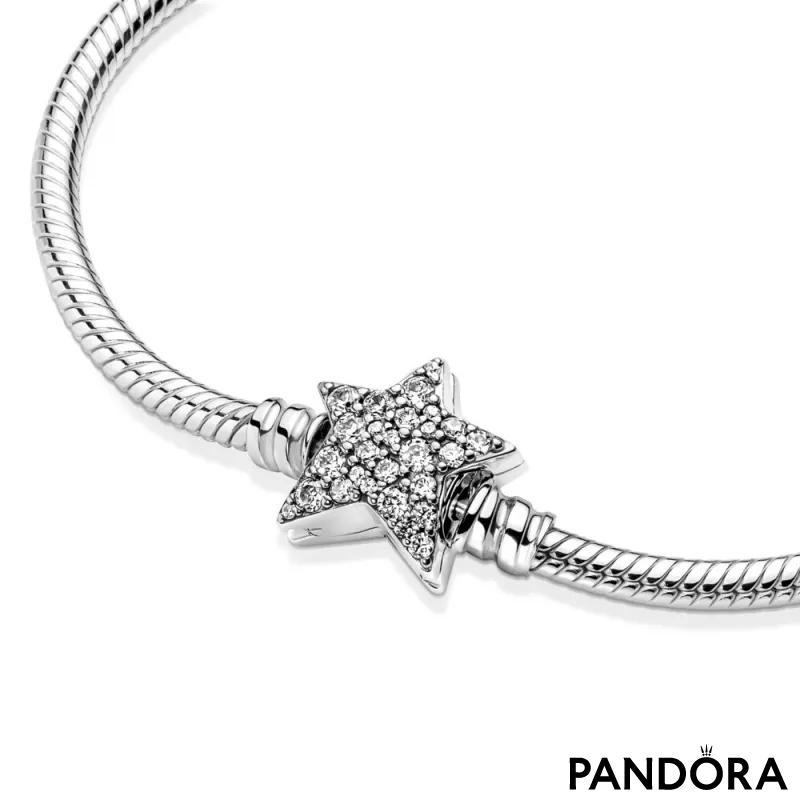 Narukvica Pandora Moments sa „zmijskom“ teksturom lanca i kopčom sa asimetričnom zvezdom 